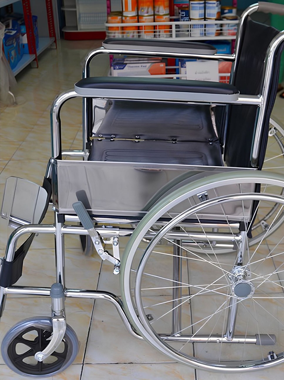 Set of adjustable crutches